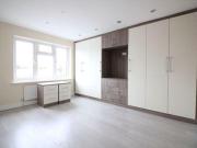 4 Bedrooms Terraced house for rent in Chaucer Avenue,...