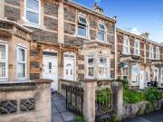 4 Bedrooms Terraced house for rent in Coronation Avenue,...