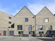 4 Bedrooms Terraced house for rent in Fisher Close,...