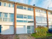 4 Bedrooms Terraced house for rent in Norman Close,...