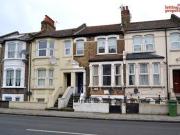 4 Bedrooms Terraced house for rent in Plumstead High...