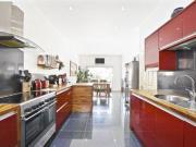 4 Bedrooms Terraced house for rent in Royal Victor...