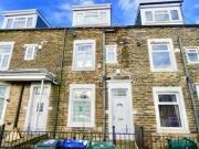 4 Bedrooms Terraced house for sale in Ashmount, Great...