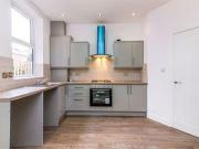 4 Bedrooms Terraced house for sale in Hawthorn Road,...
