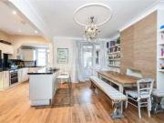 4 Bedrooms Terraced house for sale in Haycroft Gardens,...