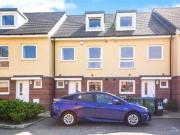 4 Bedrooms Terraced house for sale in Raven Close,...