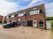 4 Bedrooms Town house for sale in London Road, Hertford...