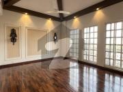 4 Beds Full House 10 Marla Prime Location House For Rent...