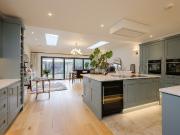 4 Beds Semi detached house For Rent