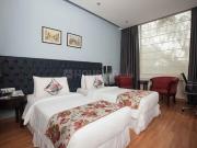 4 BHK Apartment in Vile Parle East for resale Mumbai....