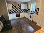 4 de, 3 bath,near transport, shops, airport access