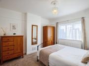 4 Double Beds with garden | 1 min Tooting Bec Tube