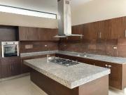 4 HABITACIONES Y ESTUDIO CASA VILLAMAGNA EN VENTA