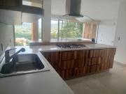 4 o 5 recamaras una en p/b, jardin, club de golf Altozano