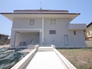 4 o pi locali in vendita a Roma, Ostia