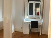 4 quarto, Lisbon Lisbon 1300 279 87520635