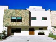 4 Recámaras con Baño en La Vista Residencial Querétaro