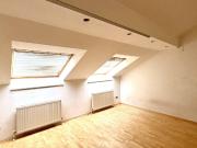 4 Stationen zum Karlsplatz! Helle Dachgeschoßwohnung mit...