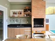 4 suítes e piscina privativa Casa de condomínio fechado...