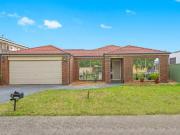 4 Woodchase Court, Cranbourne East VIC 3977