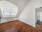 4 Zimmer Dachgeschosswohnung mit Grünblick