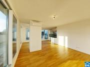 4 Zimmer DG Wohntraum mit 130m² Terrassen und privatem Pool!