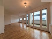 4 Zimmer DG Wohnung mit 2 Bädern und 8m² Terrasse!...