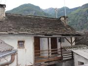 4 Zimmer Dorfhaus mit Aussenterrasse +2 Garagen / 4...