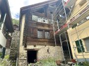 4 Zimmer Hausteil zum Ausbauen im Dorfkern / parte di...