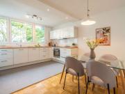 4 ZIMMER WOHNUNG MIT 2 GARAGENSTELLPLÄTZEN & BALKON IN...