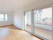 4 Zimmer Wohnung mit moderner Einbauküche und Balkon