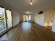 4 Zimmer Wohnung mit zwei kleinen Balkonen und Blick...