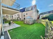 4 Zimmern, Küche, 2 Bädern und Terrasse und Garten