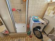 4 Zimmerwohnung mit Wintergarten, Kfz Parkplatz und...