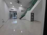 4Bed4BathConner LotFully Renovated20x70Taman Tupai Mas...