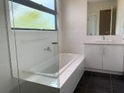 4BR 2 LIVING FAMILY HOME IN PRIME LOCALE!