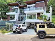 4BR House and Lot for Sale in Sun Valley Golf & Estates...