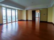 4BR Rare Condo for Rent in Urdaneta, Makati at Discovery...