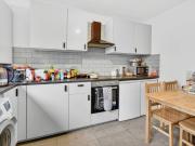 4x Bedroom Flat with 2 Gardens & Balcony