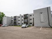 500 Glenelm Cres. 3 Bedroom Apartment for Rent at 500...