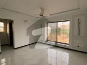 500 Square Yards 5 Bedrooms Luxurious Private...