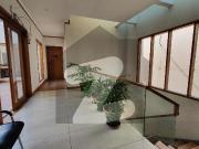 500 Square Yards Slightly Used Luxurious Commercial...