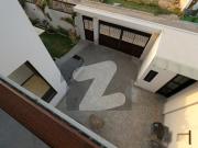 500 Square Yards Spacious House Is Available In DHA...
