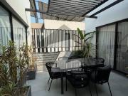 500 Yards Slighlty Used Owner Built Bungalow Is...