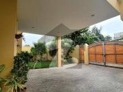 500 yards well maintained bungalow for sale