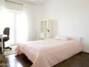 50223 Quarto com cama de casal em apartamento.