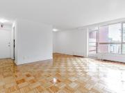 502 165 Cosburn Avenue