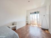 514252 Quarto com cama de casal em.