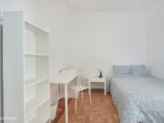 514254 Quarto com cama de casal em.