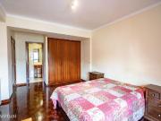 516981 Quarto com cama de casal, com casa de.